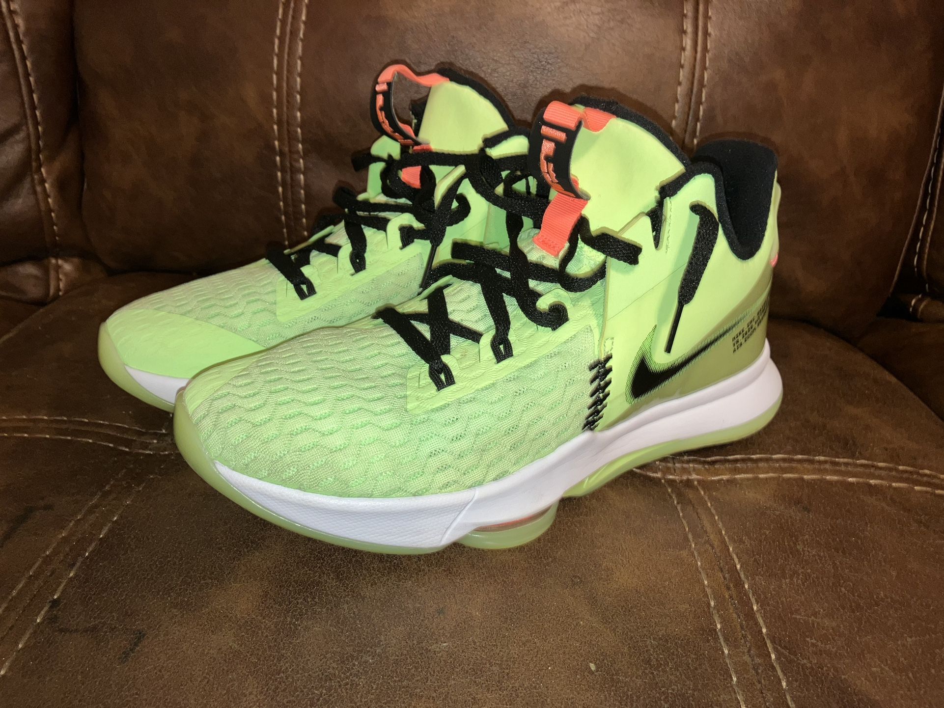 Nike Lebron Witness 5 'Grinch' Shoes Mens Lime Glow Basketball