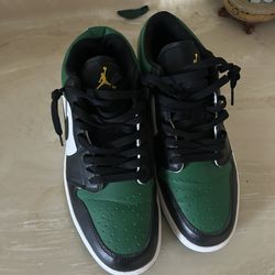 Jordan 1 low size 10