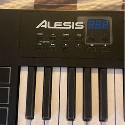 Alesis Vi61 Midi controller keyboard