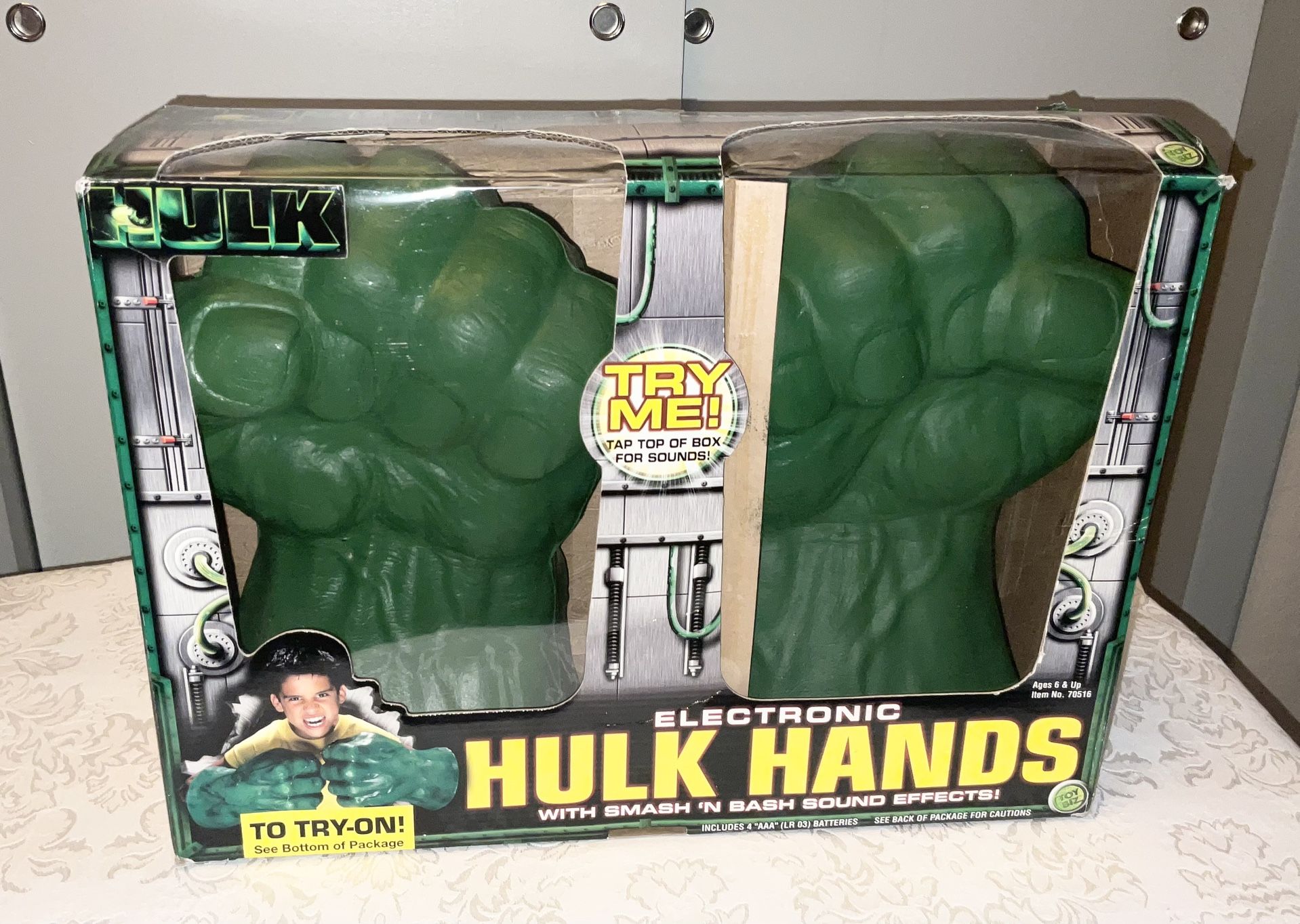 Marvel, Incredible Hulk Electronic, Foam Smash Fist Hands With Sound Effects