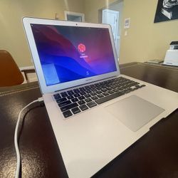 2015/16 MacBook Air 13 Inch 1.6Ghz i5 8GB 128GB 