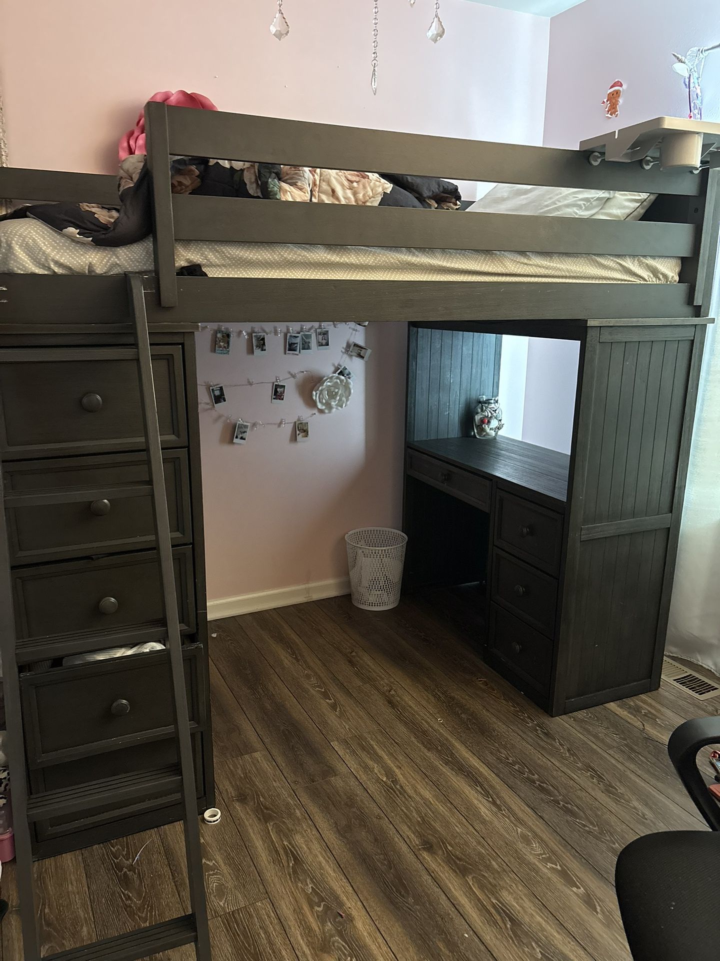 Room 4 kids Loft bed (twin)