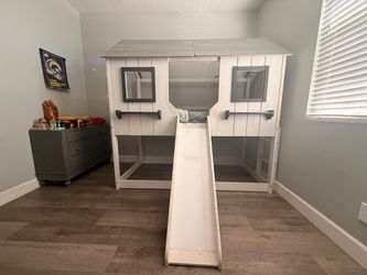 Bunkbed with slide