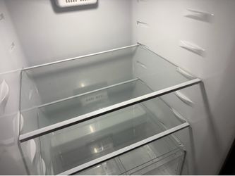 17.6 Cu. Ft. Refrigerator with Top Mount Freezer - Stainless retail $999.00