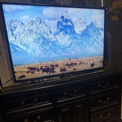 Samsung TV with Stand And Wall Mount 
