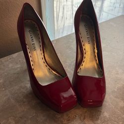 Gianni Bini red square toe pumps