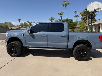 2023 ford F-150 Lariat Heated & Cooled seats