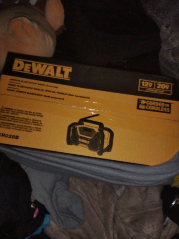 Cordless Or Plugin DeWalt Heavy Duty Radio