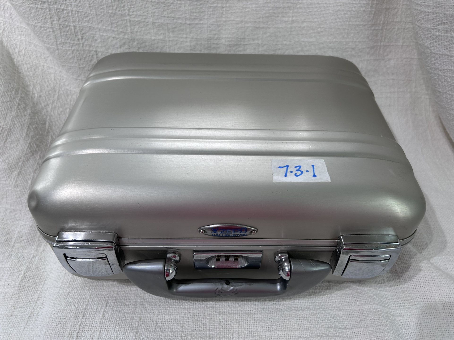 Zero Halliburton Aluminum Case