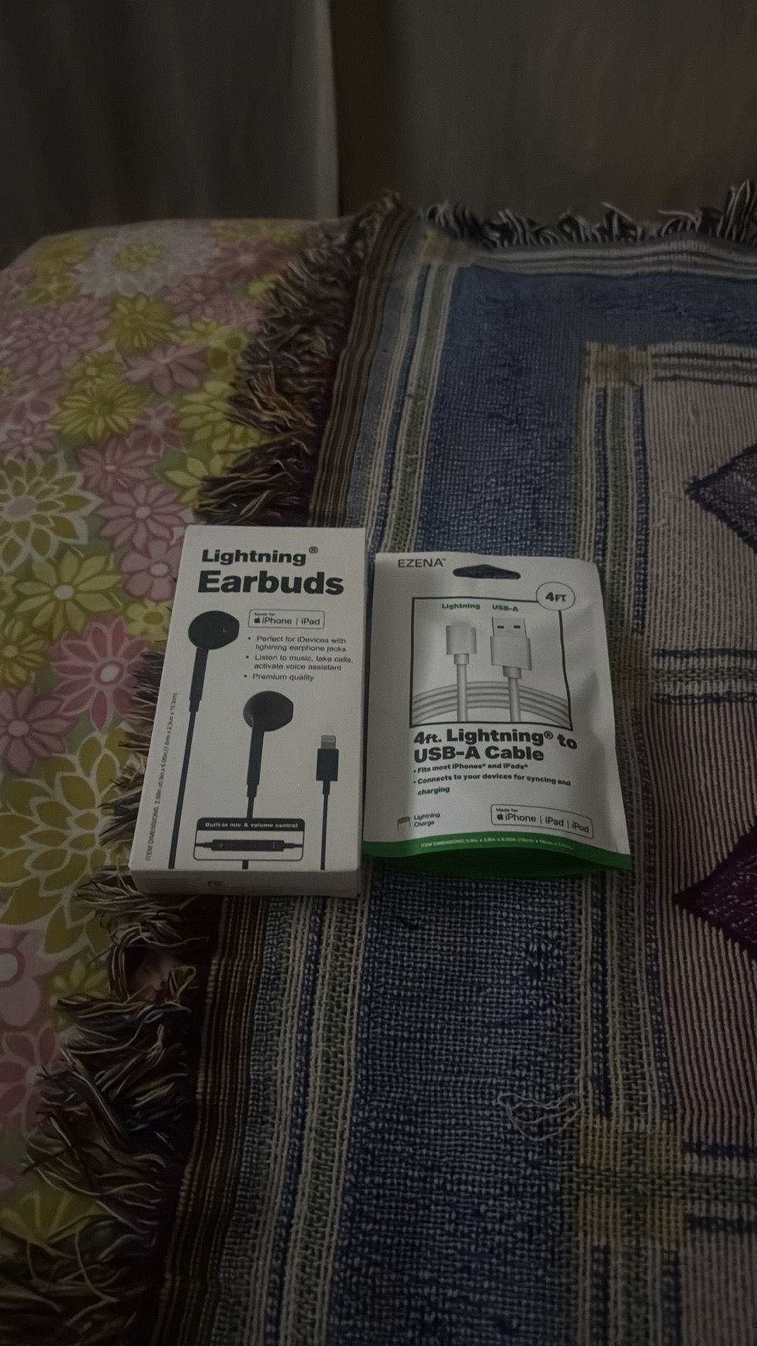 Brand new earbuds for iPhone black