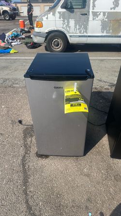 Whirlpool, Galaz, Sunbeam min fridge like new