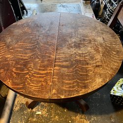 Round Antique Table And Chairs 