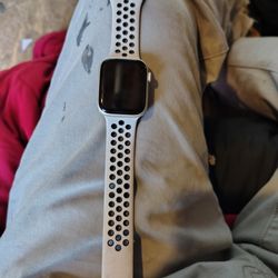 Apple Watch Series 7 Nike Edition