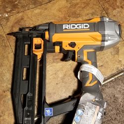 RIDGID 16 GAUGE STRAIGHT FINISH NAILER W/BOX OF NAILS 