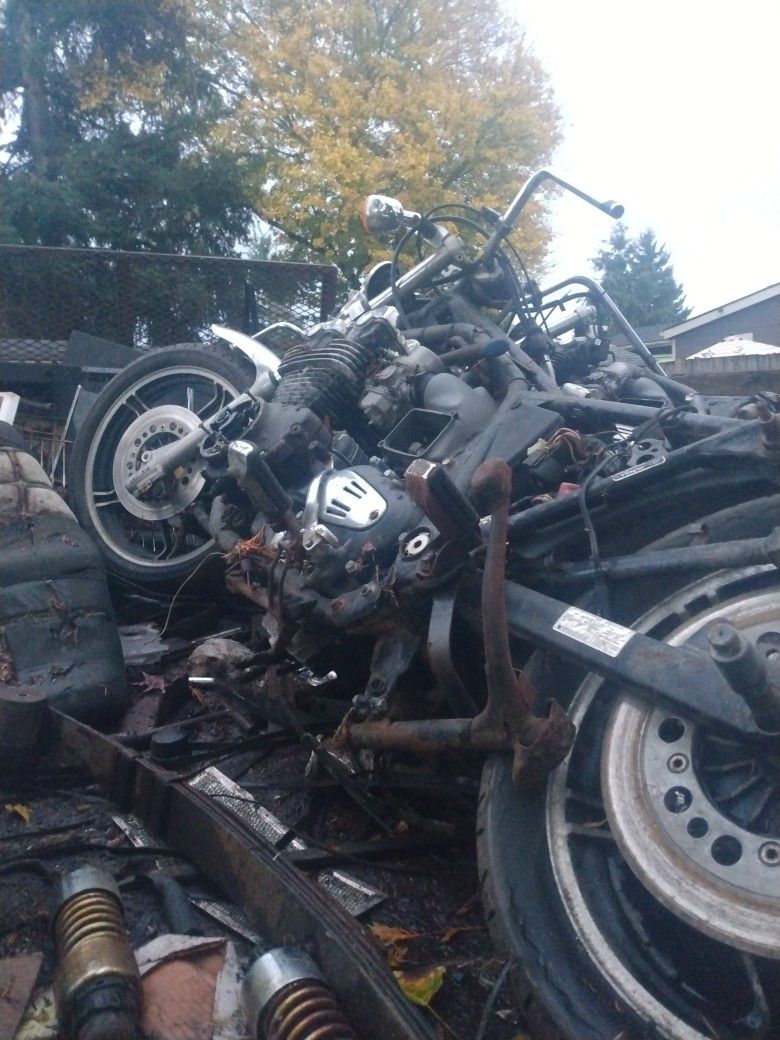 Parting Out Two 1981 900 Honda's