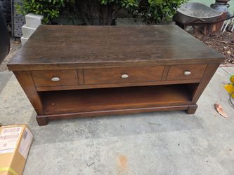 Wood table and it raises lift top