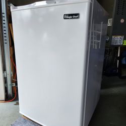 MAGIC CHEF 3cu ft CLEAN FREEZER-Excellent/Like New Condition!