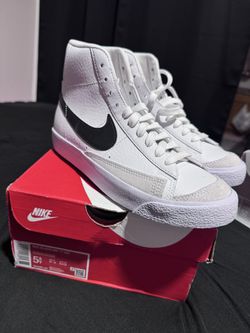 Nikes Shoes 