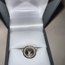 18k Solid Gold Ladies Ring 