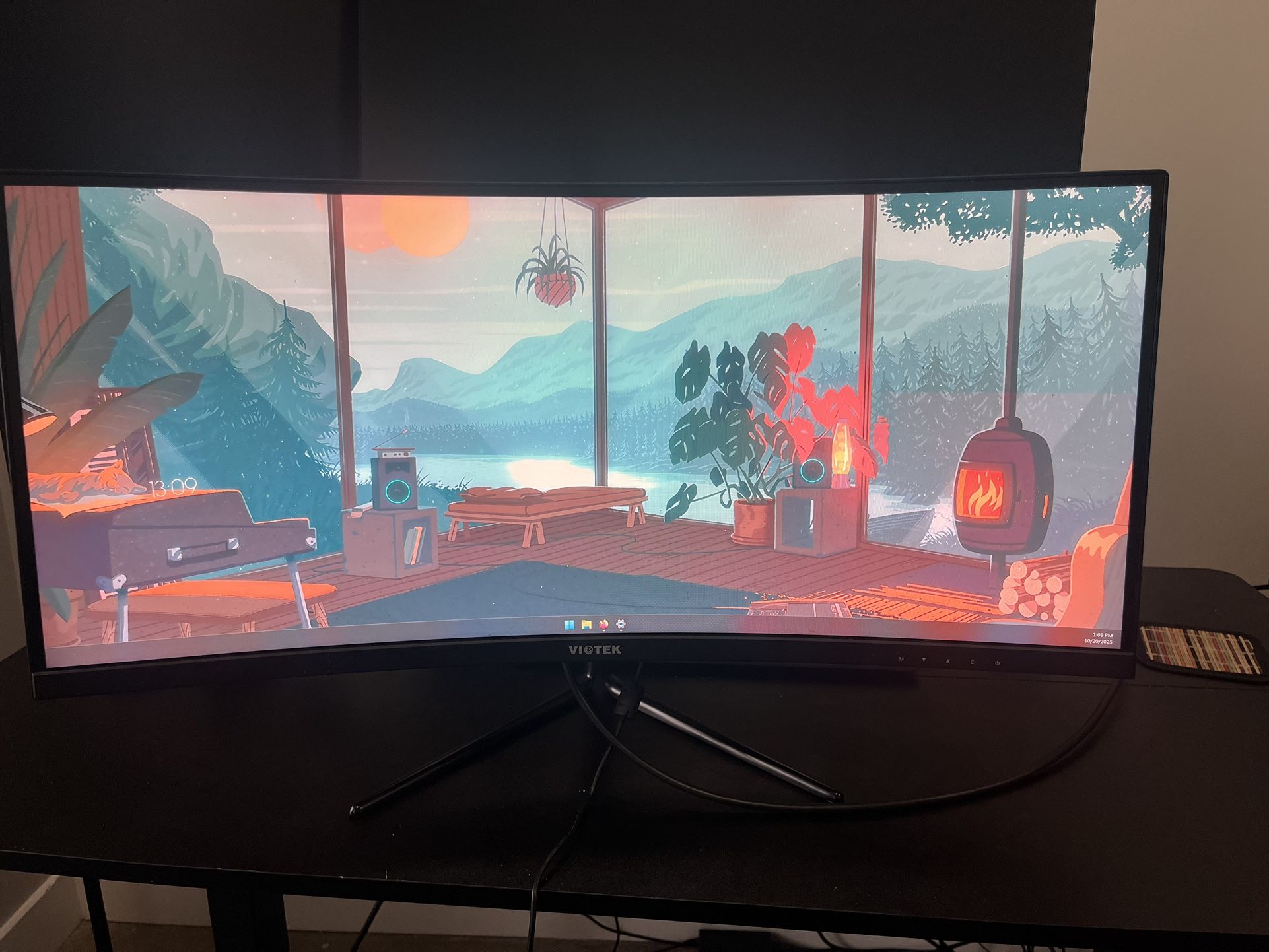 Viotek 29” Curved Gaming Monitor