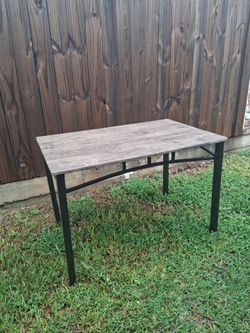 Patio Table $25 Dlls.