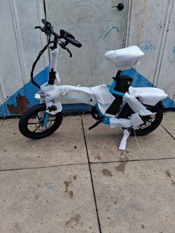 Brand new electric bike gose 20mph is missing  charger and pedals  but is fully charged sold as is