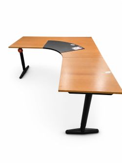 Corner desk