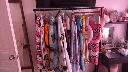 Cobijas nuevas de kitty de stitch de mickey muy bonitas