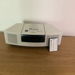 * BOSE * WAVE RADIO AND CD PLAYER WITH REMOTE CONTROL . MINT . LIKE NEW . MUST BE SEEN TO APPRECIATE . 