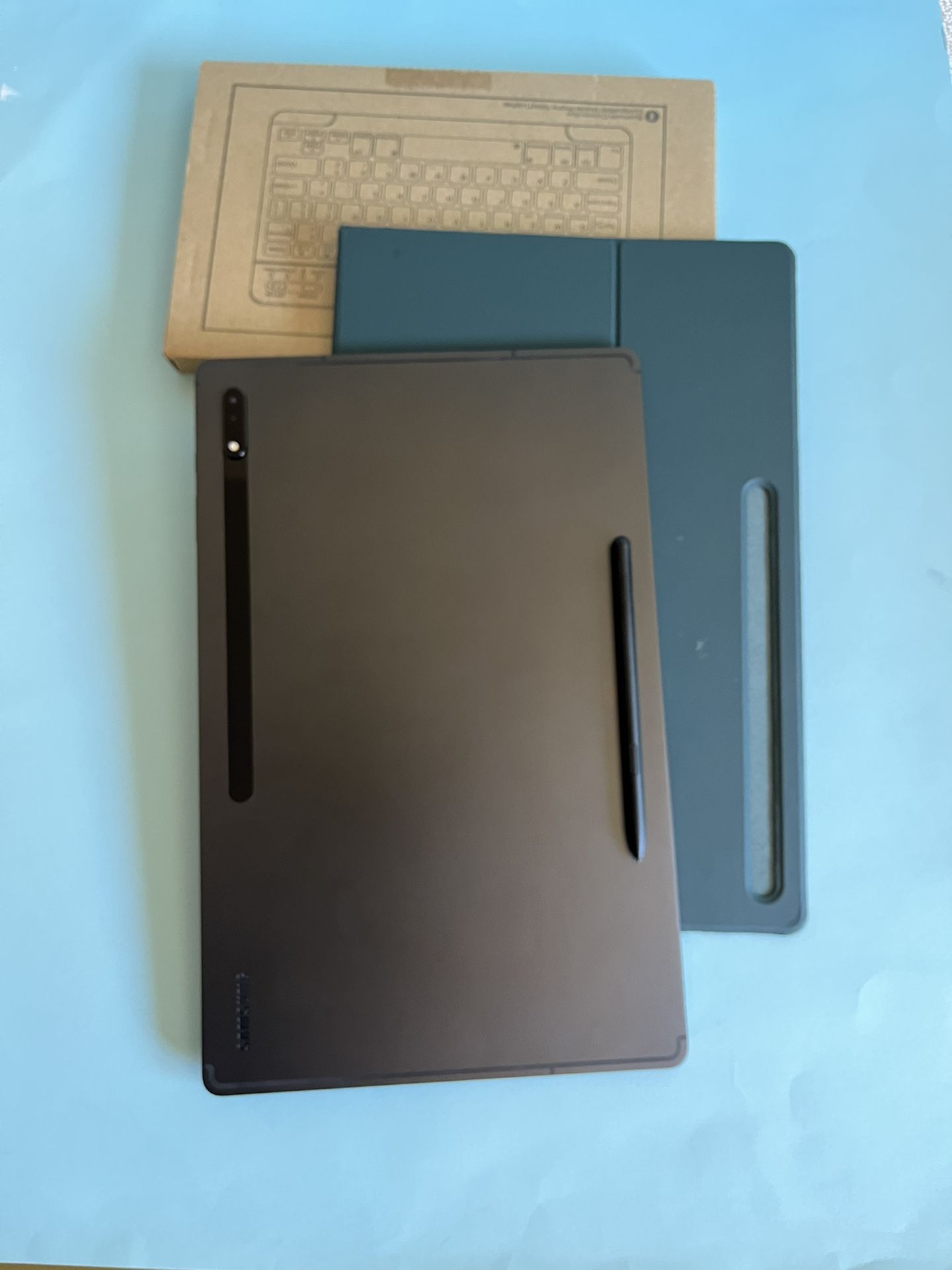 Samsung Galaxy Tab S8 Ultra (2022 Model) 256gb with keyboard, case & Stylus Pen