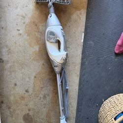 Shark Lift Away Steamer With Accessories 