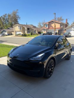 Tesla model Y 2023 long range