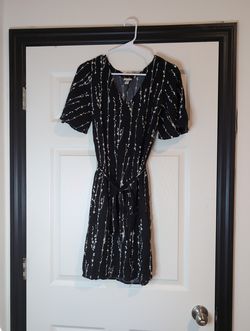 Medium black floral short dress