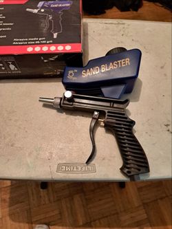 Sand blaster gun and silica sand