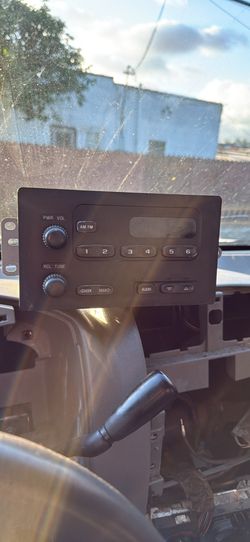 04-12 Chevy Colorado original radio