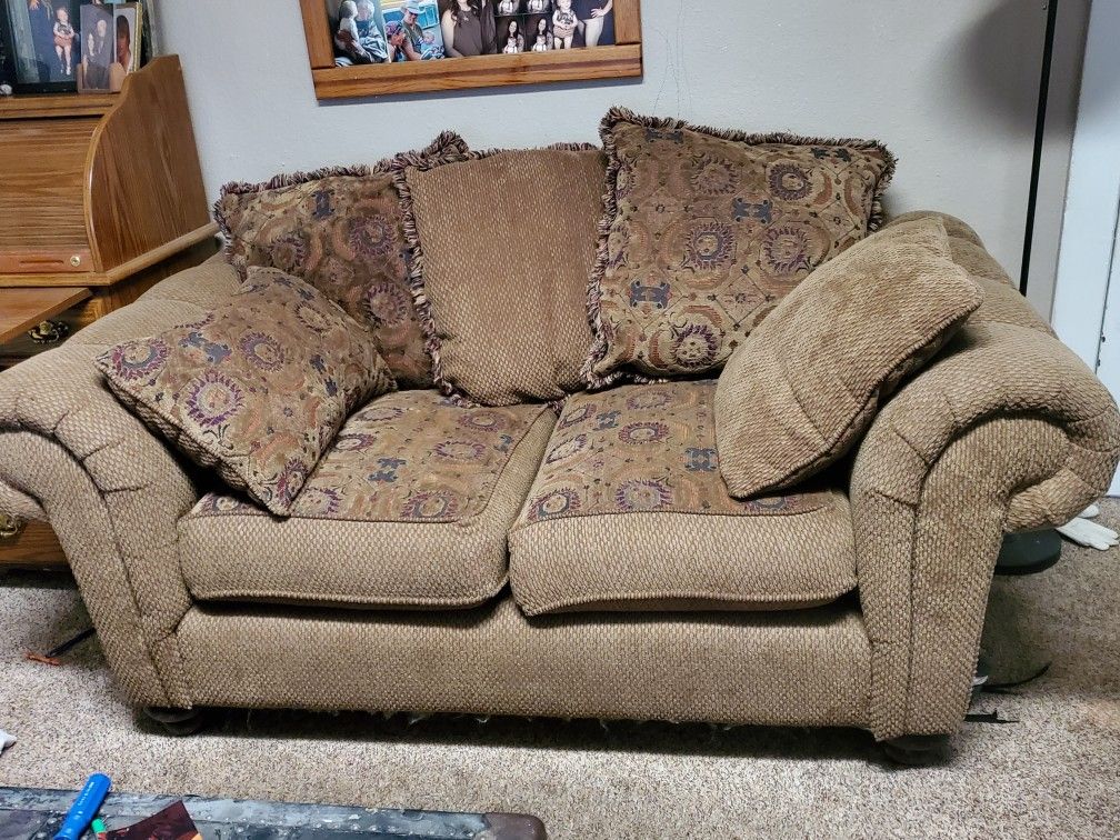 Loveseat, Can Switch The Cushions For Different Designs, Very High Quality And Sturdy