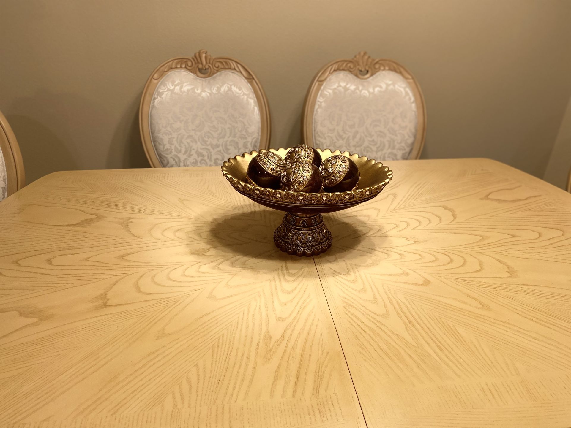 OVAL DINING TABLE