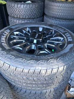 2025 NEW OEM ORIGINAL TAKEOFFS GMC SIERRA DENALI ULTIMATE 22 INCH HAVE TPMS SENSORS TIRES GOODYEAR WRANGLER TERRITORY ALL-TERRAIN NEW 99.99 % $ 2899 