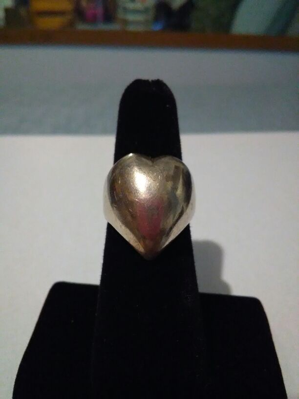 Vintage sterling silver heart ring.