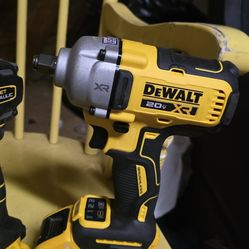 1/2" impact dewalt