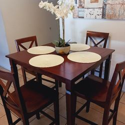 ❤️BONITO  COMEDOR ALTO DE 4 SILLAS.   **BEAUTIFUL HIGH DINING TABLE AND 4 CHAIRS.  
