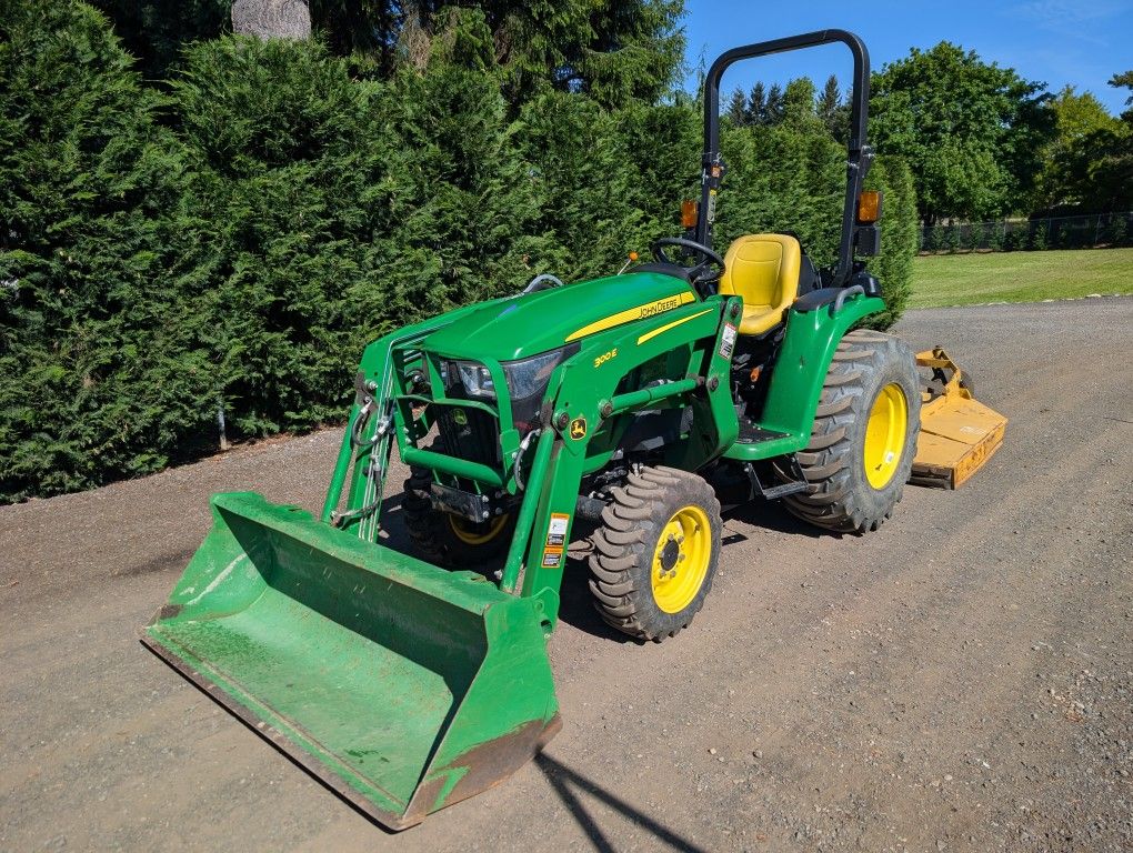 2023 John Deere 3032E Tractor/Brush Hog