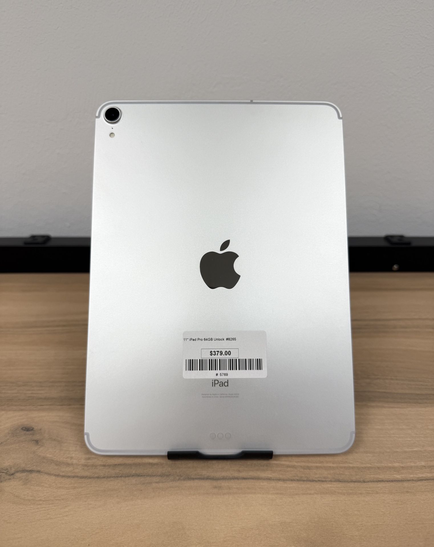 iPad Pro 11" 1st Gen 64GB Unlock**Wifi And Cellular