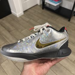 LeBron 21 Size 5.5 Youth 