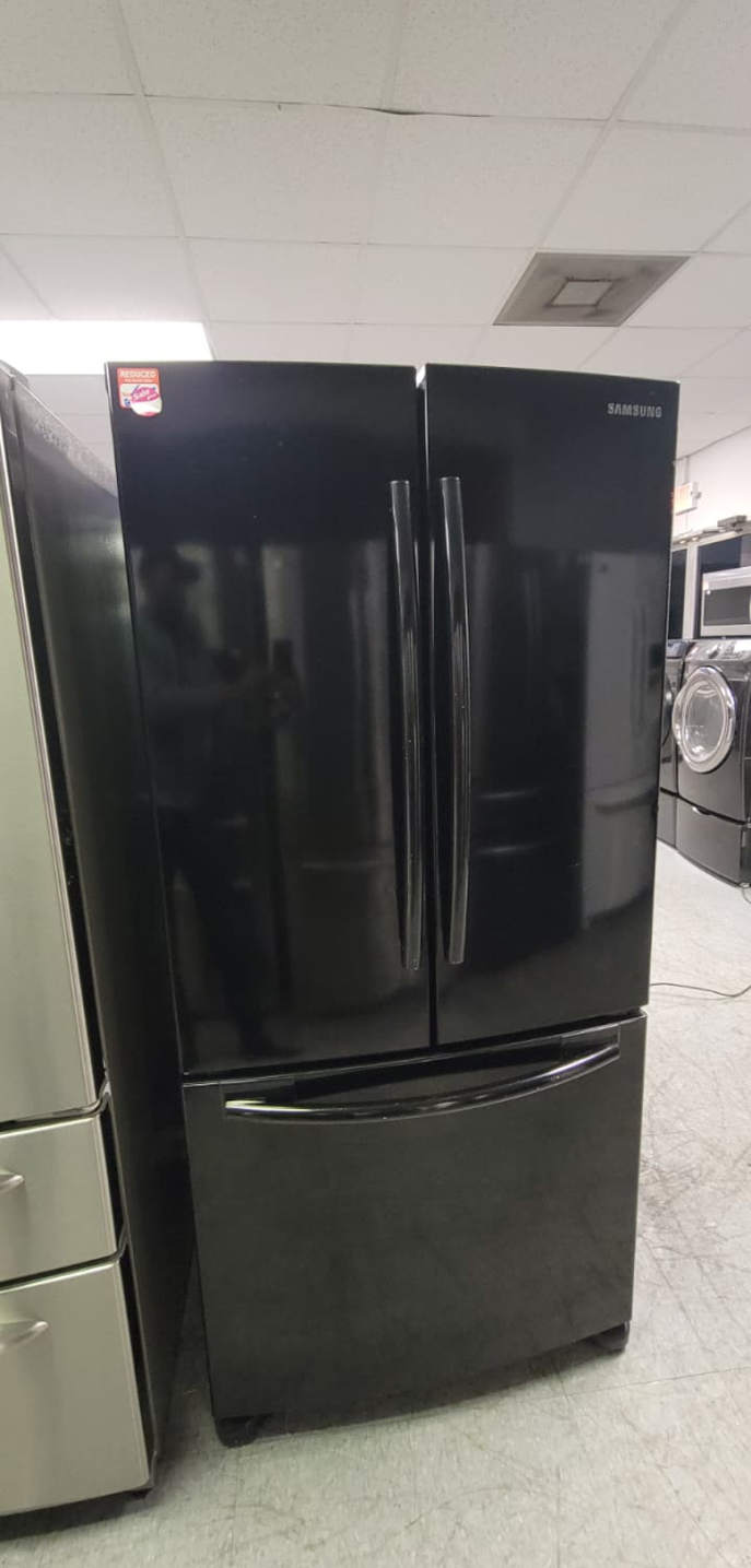 Samsung French Door Fridge – Black, Bottom Freezer, Clean