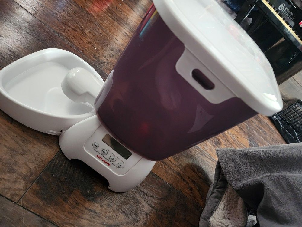 Cat Mate Automatic Dry Pet Food Feeder C3000