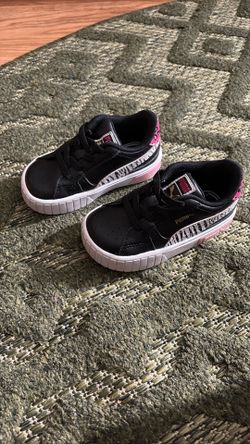 Puma Carina Shoe Size 7