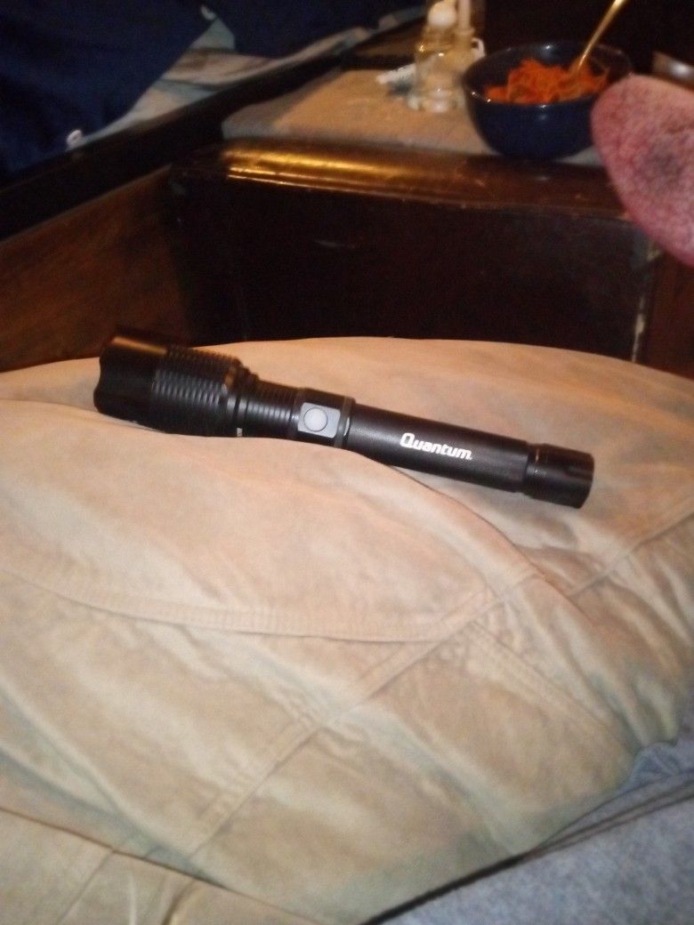 Quantum 6000 Lumen Rechargeable Waterproof Led Flashlight