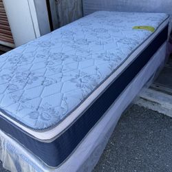Twin Pillowtop Mattress And Boxspring 