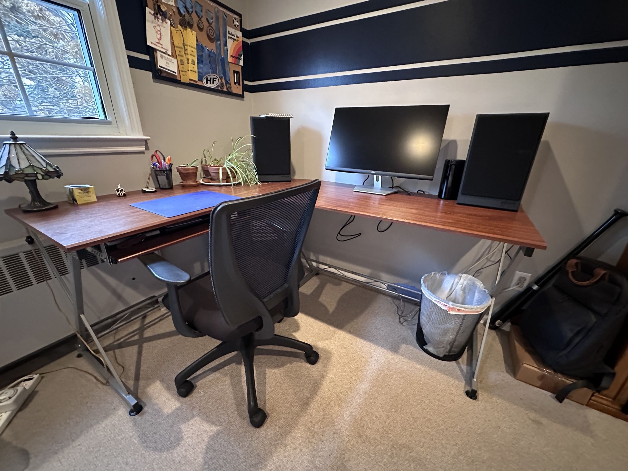 Corner computer desk